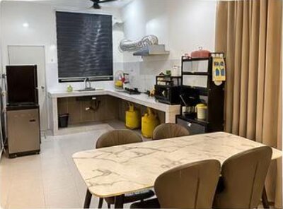 Dapur lengkap & meja makan